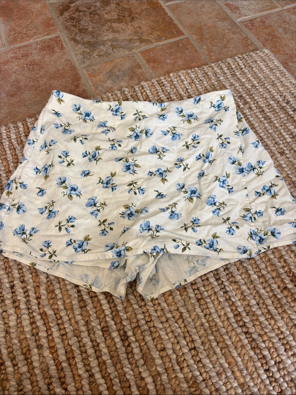 Old Navy Cream Floral Skort with Blue Print